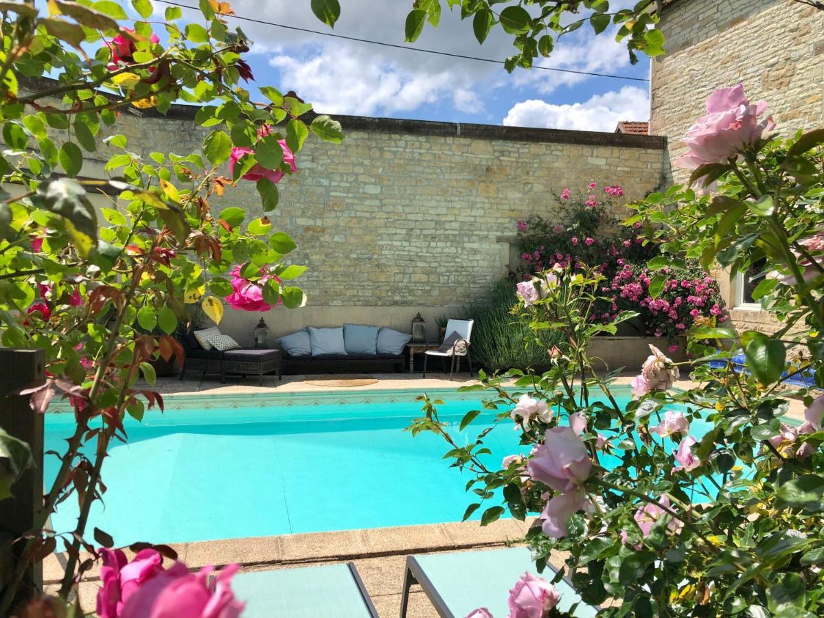 Gigny  La Cour Des Delices B&B 외부 사진