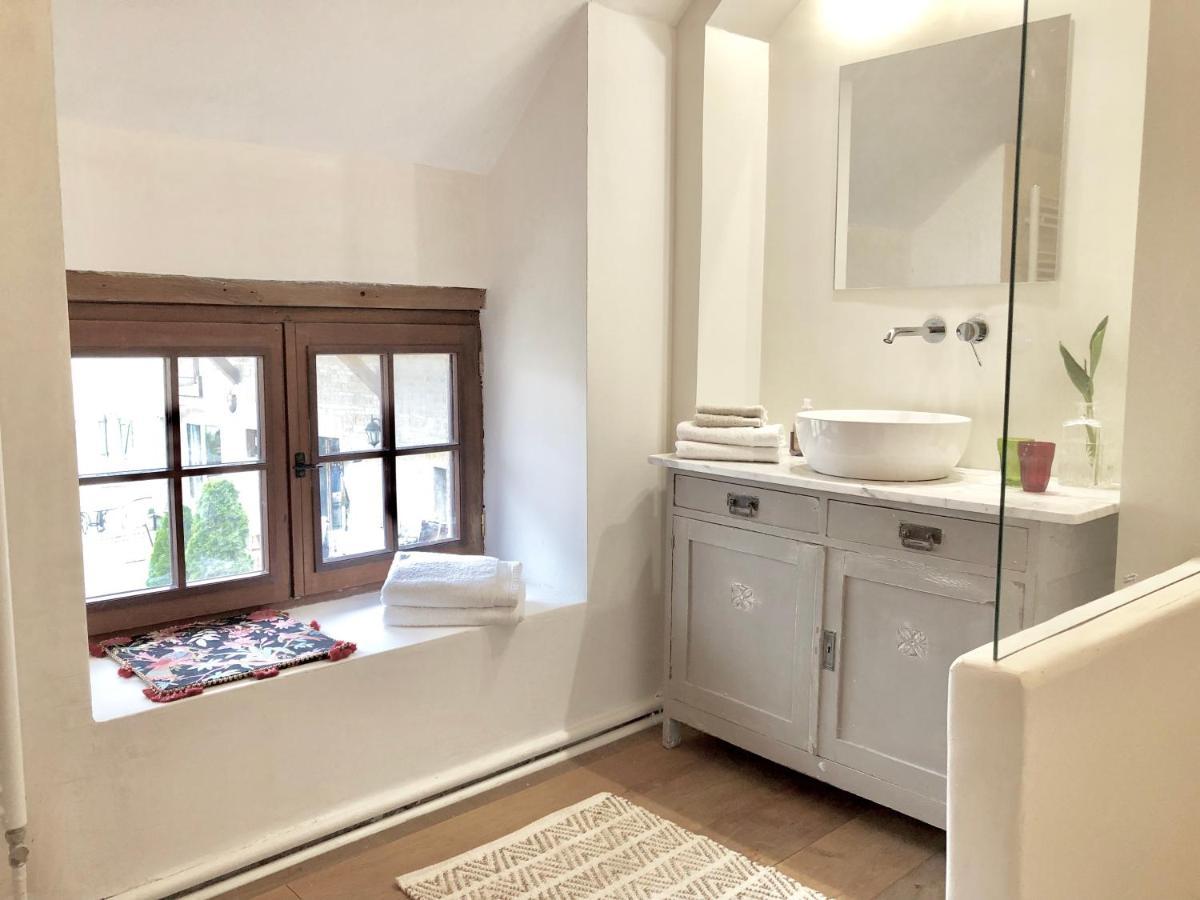 Gigny  La Cour Des Delices B&B 외부 사진