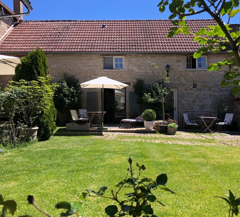 Gigny  La Cour Des Delices B&B 외부 사진