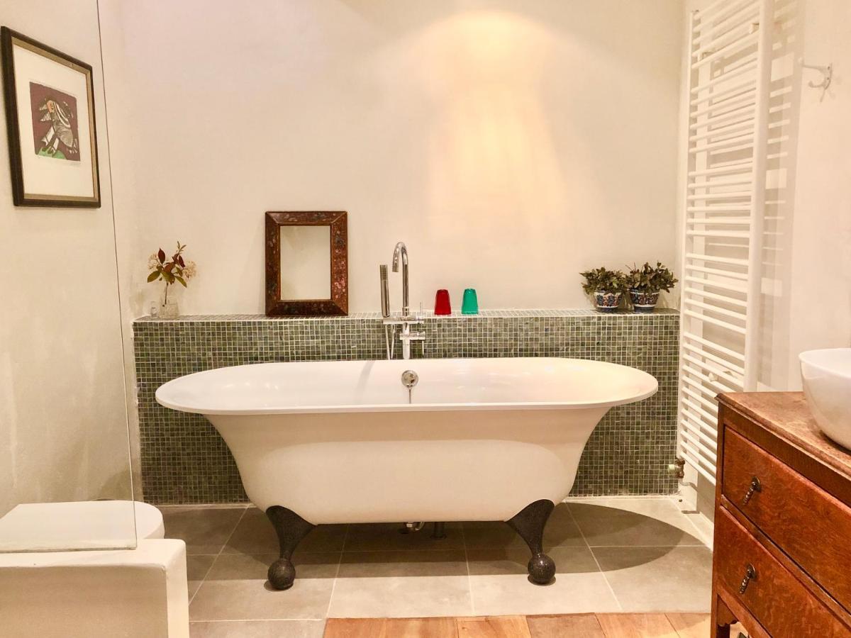 Gigny  La Cour Des Delices B&B 외부 사진
