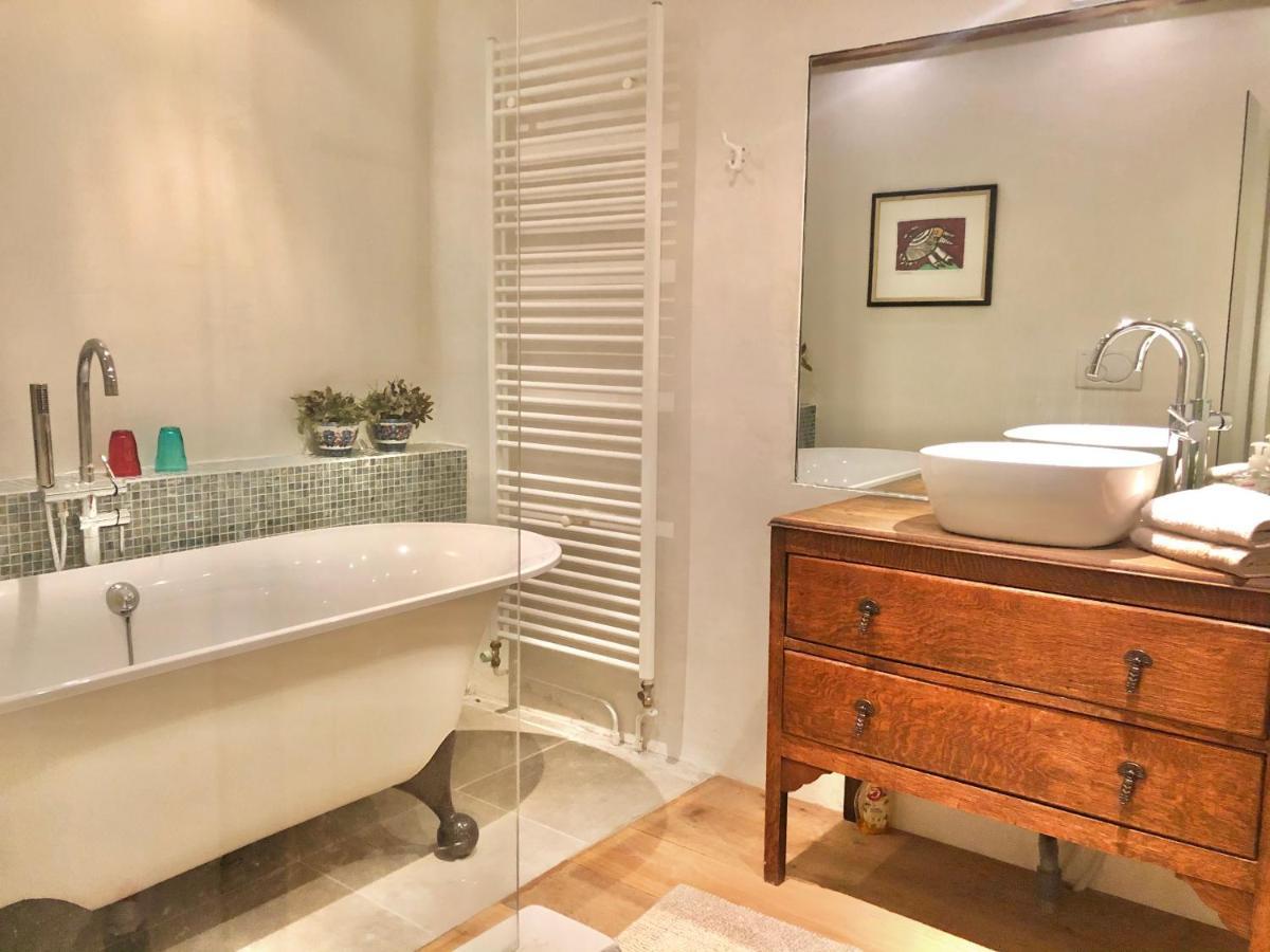 Gigny  La Cour Des Delices B&B 외부 사진