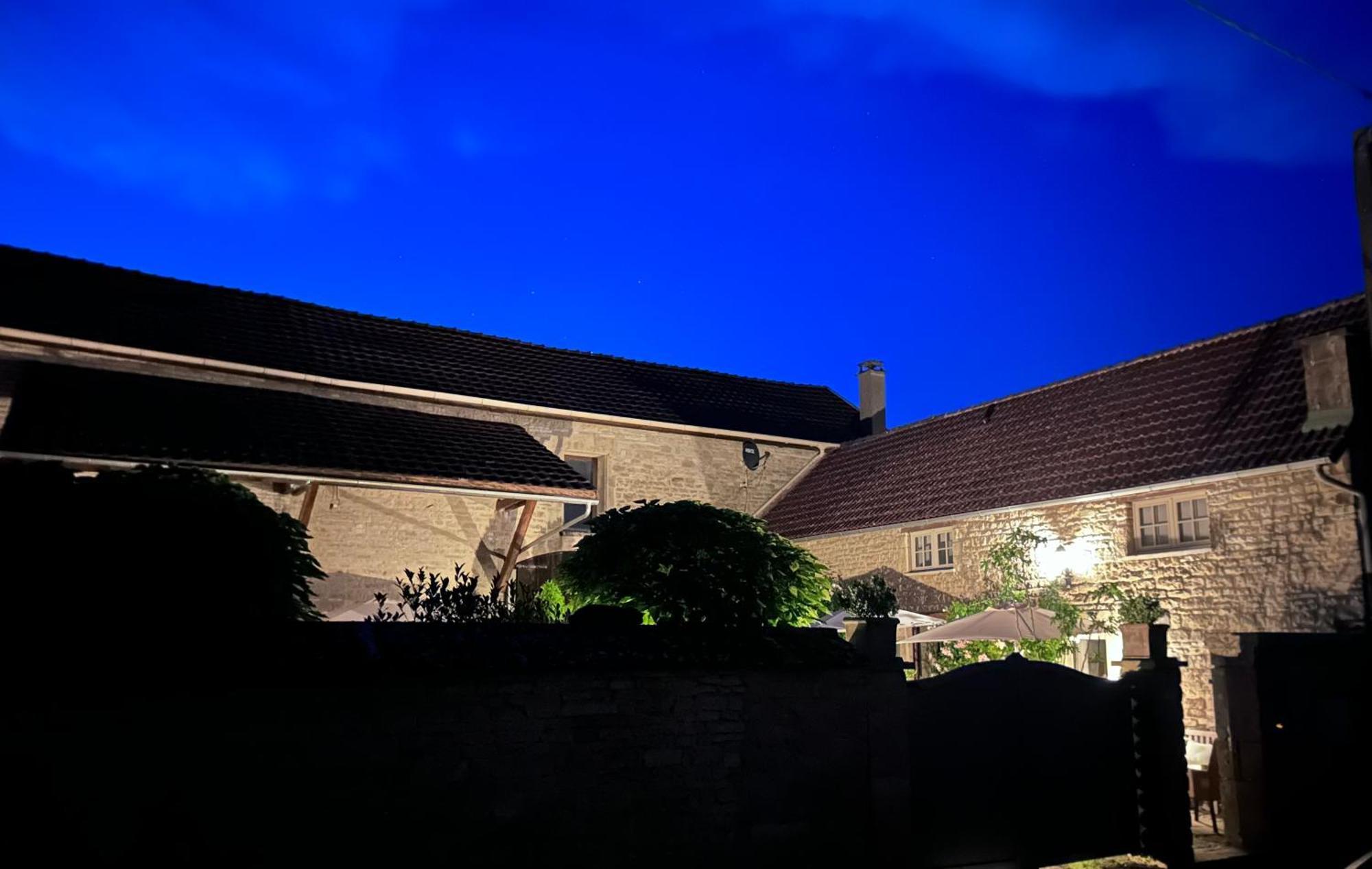 Gigny  La Cour Des Delices B&B 외부 사진
