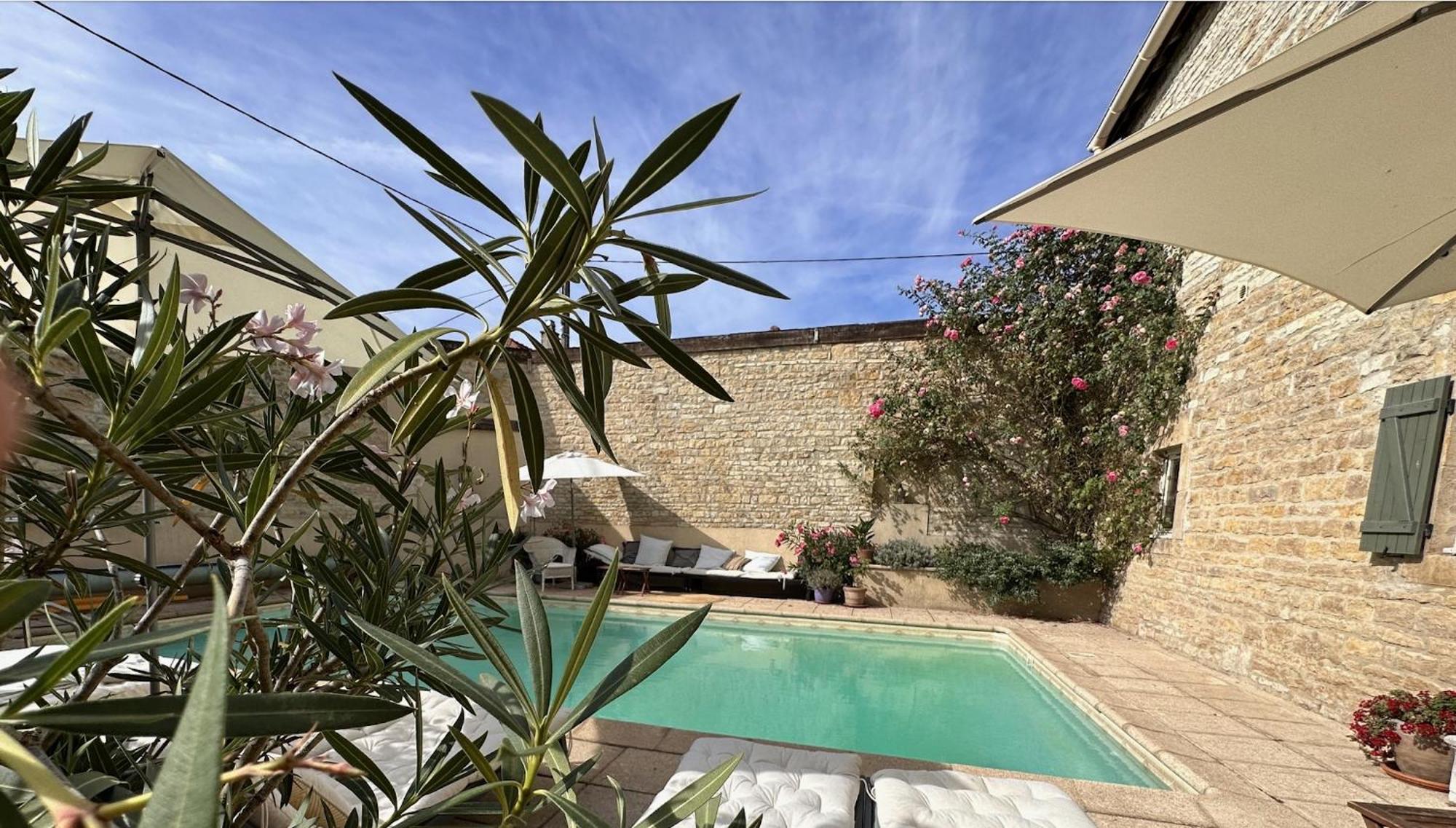 Gigny  La Cour Des Delices B&B 외부 사진