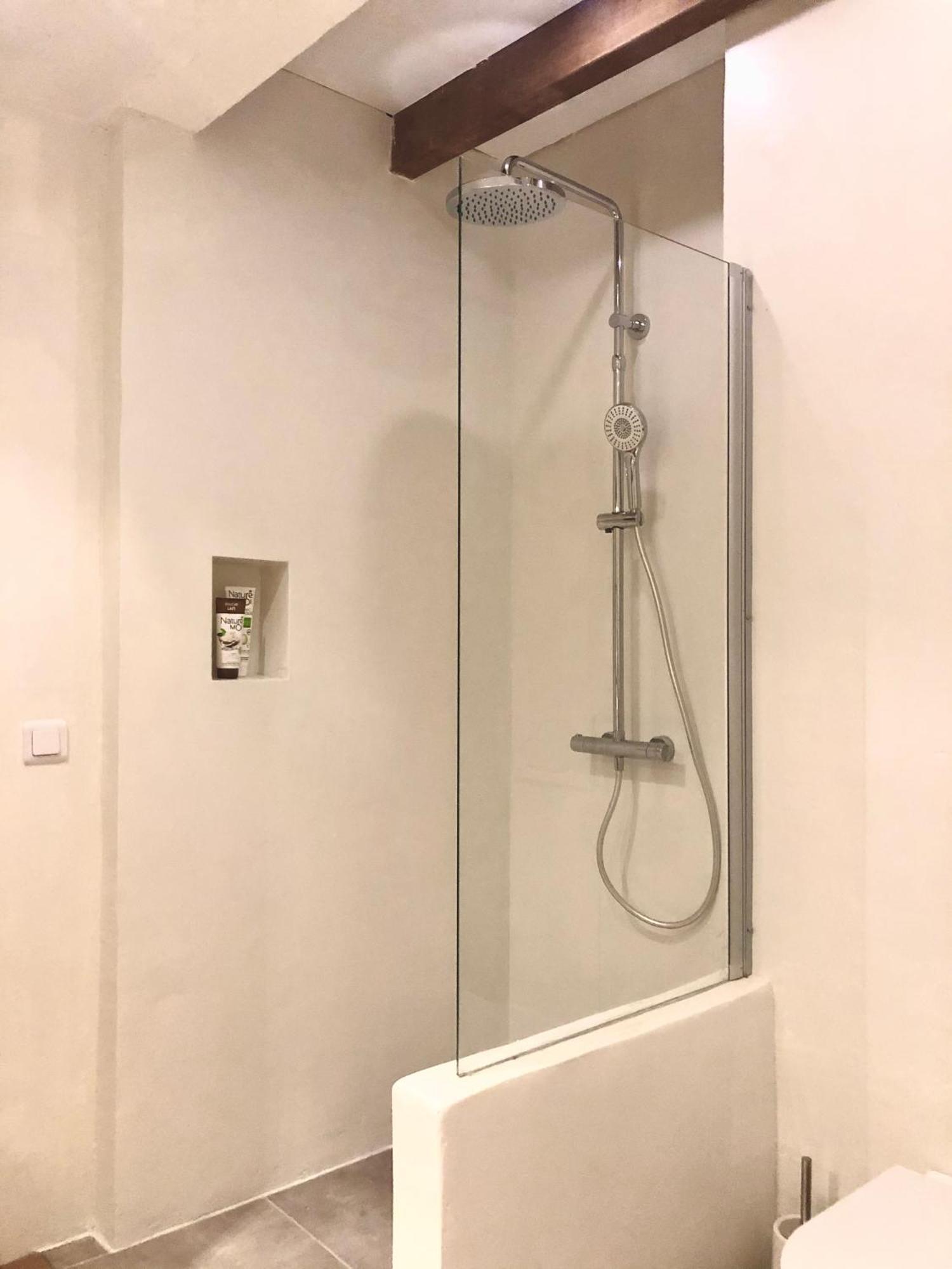 Gigny  La Cour Des Delices B&B 외부 사진