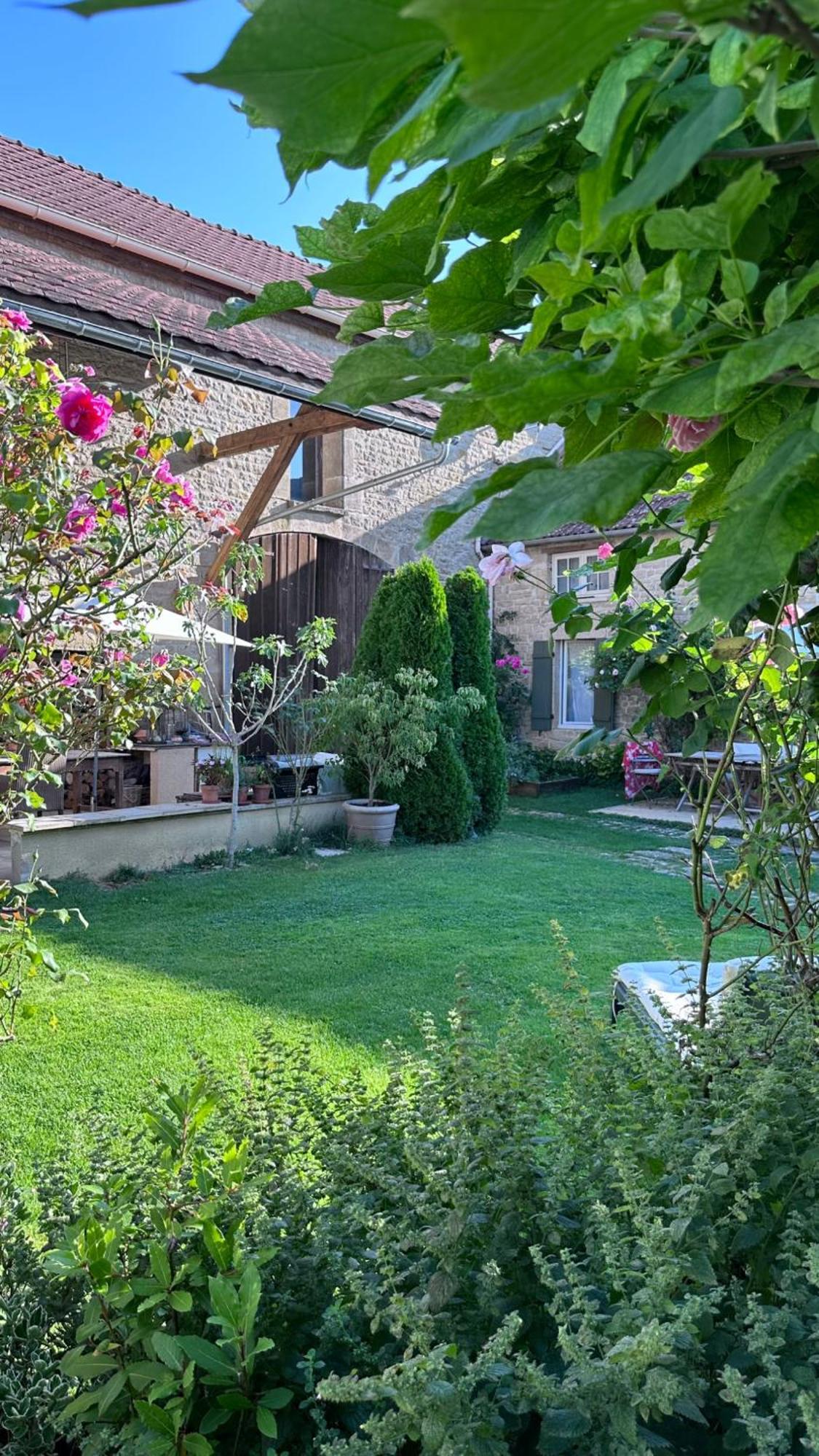 Gigny  La Cour Des Delices B&B 외부 사진