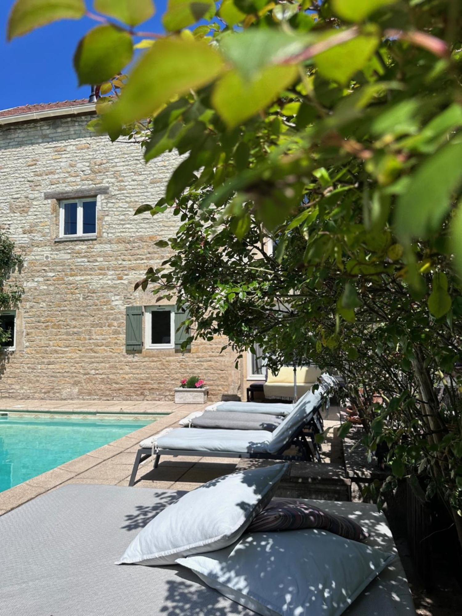 Gigny  La Cour Des Delices B&B 외부 사진