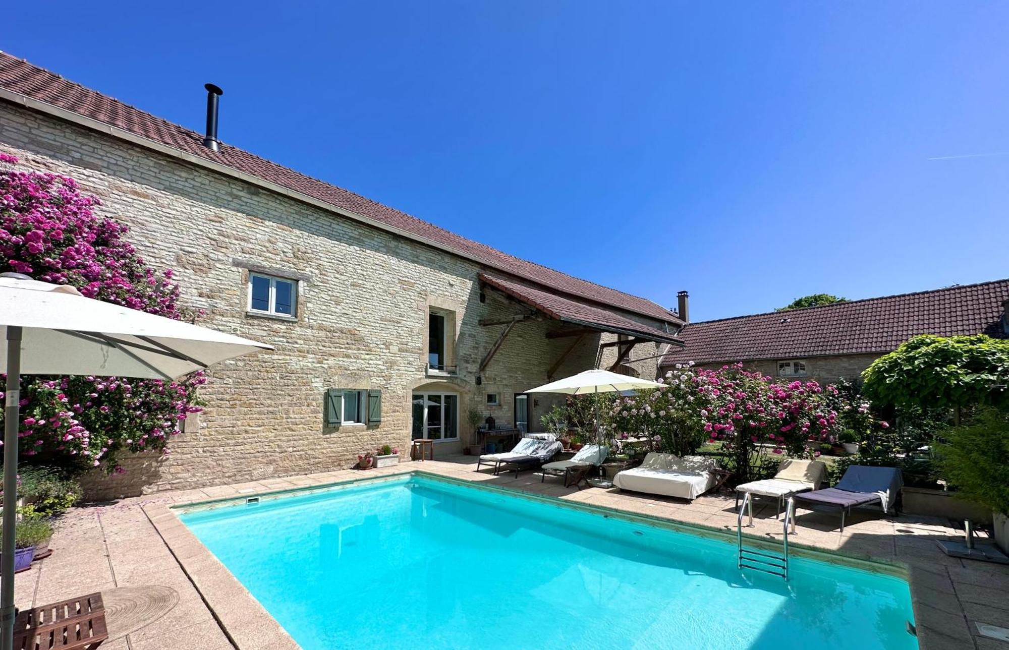 Gigny  La Cour Des Delices B&B 외부 사진