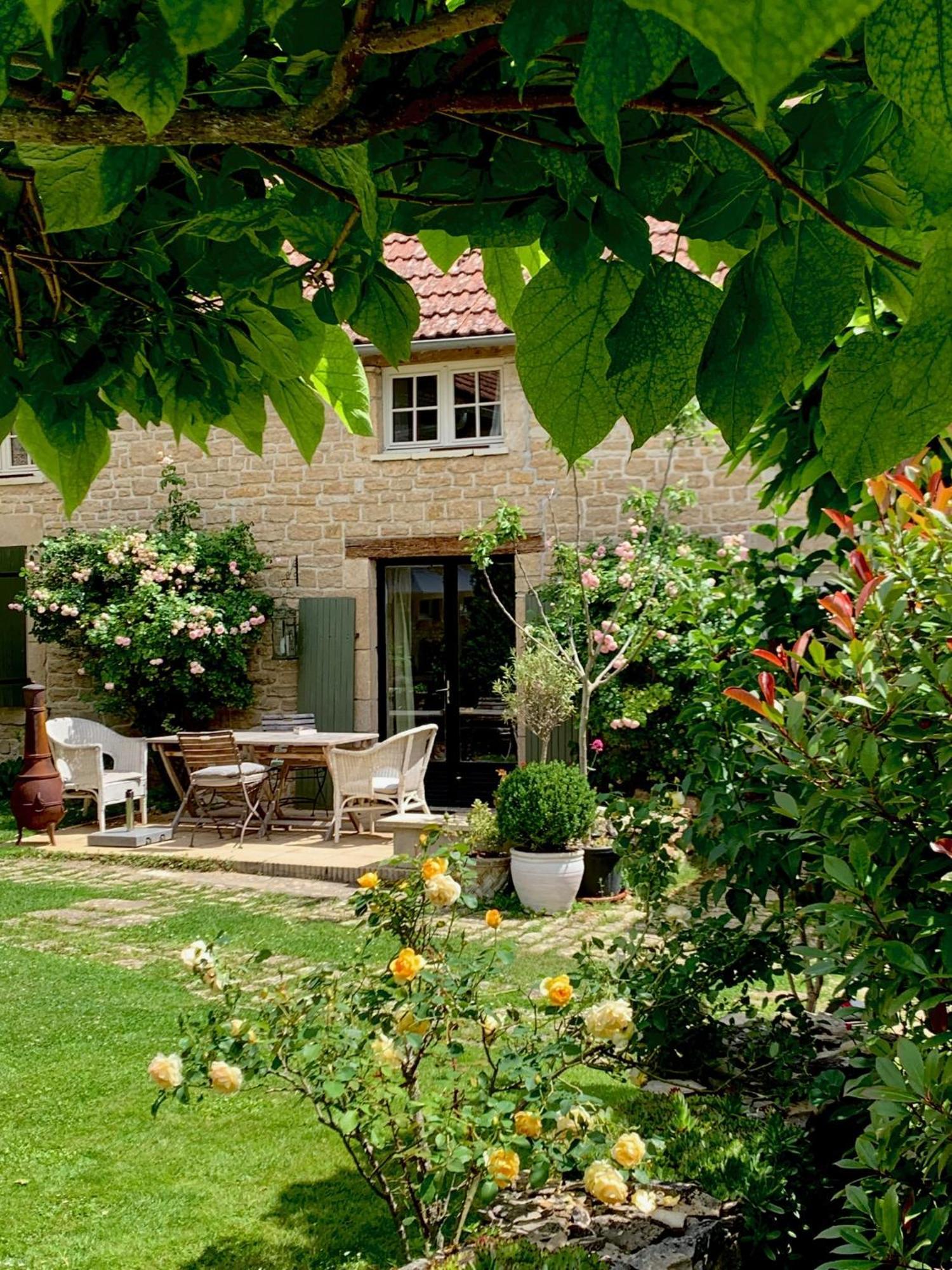 Gigny  La Cour Des Delices B&B 외부 사진
